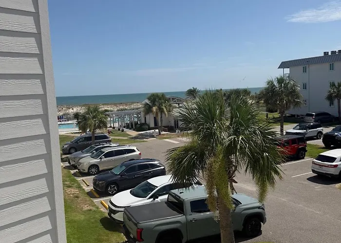 Sunny Dunes Getaway Apartment